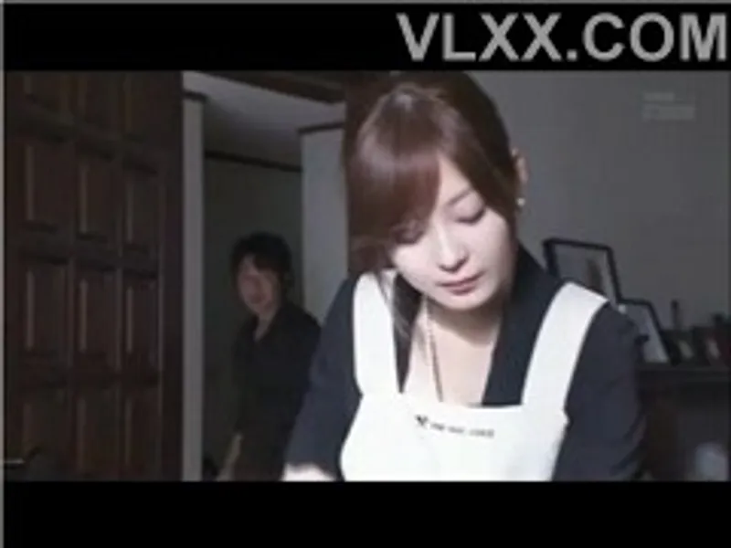 Người chồng đi công tác, vợ yêu ở nhà bị chồng sắp cưới của chị gái cưỡng hiếp